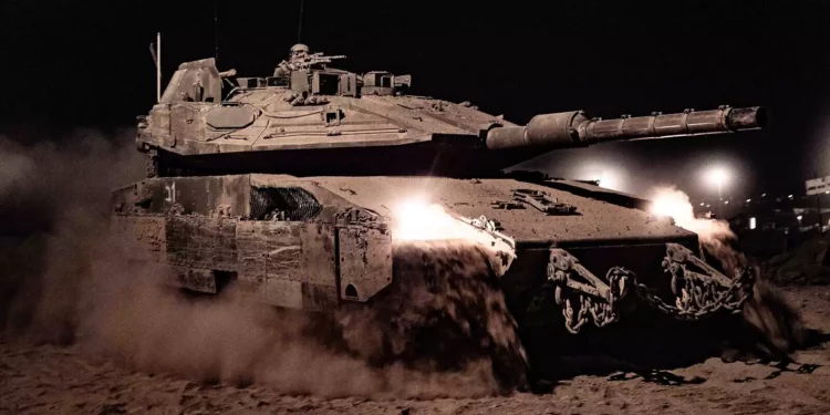 Un tanque israelí operando en la Franja de Gaza, en imágenes publicadas el 5 de junio de 2024. (Fuerzas de Defensa de Israel)