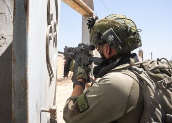 Tropas de las FDI operan en la Franja de Gaza, en una imagen publicada el 12 de junio de 2024. (Fuerzas de Defensa de Israel)