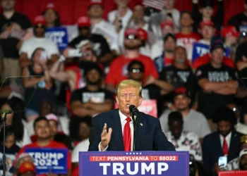 El ex presidente de Estados Unidos y candidato presidencial republicano Donald Trump habla en un mitin en Filadelfia el 22 de junio de 2024. (Jim Watson/AFP)