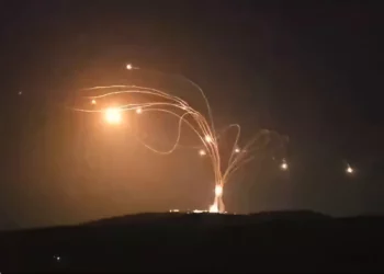80 cohetes de Hezbolá impactan el norte de Israel