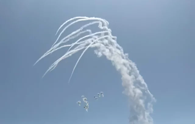 Israel intercepta diez de quince cohetes disparados desde Líbano