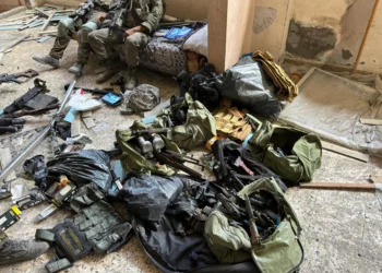 FDI hallan sala de comando de Hamás en escuela y centro de salud de Gaza