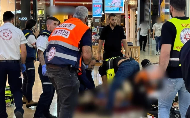 Ataque palestino con cuchillo en Carmiel: Dos heridos graves