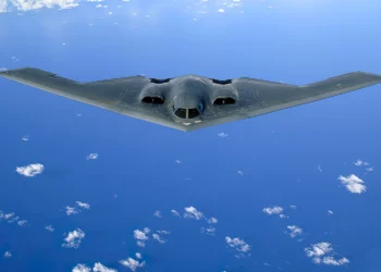 Bombardero B-2 usa bombas guiadas por GPS para hundir buque