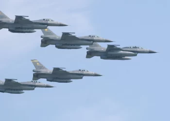 Grecia planea transferir 32 aviones F-16 Block-30 retirados a Ucrania, con potencial modernización previa en Estados Unidos.