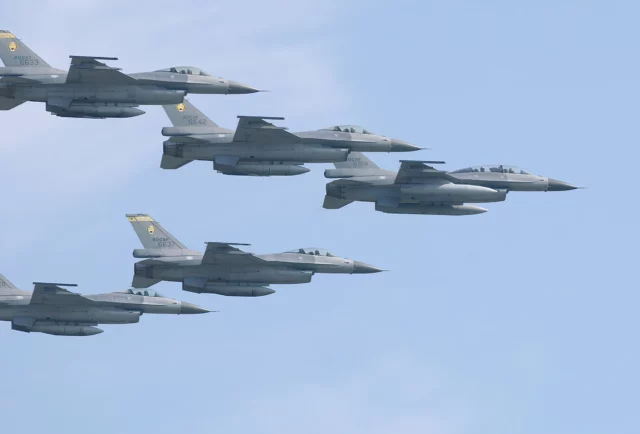 Ucrania mantendrá sus F-16 en vuelo gracias al arsenal de Bélgica