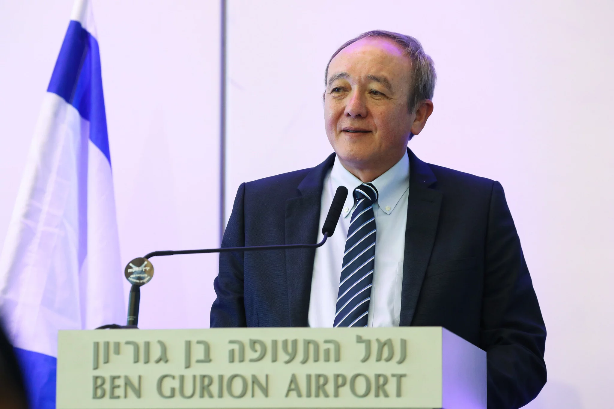 El ex comandante de la Armada israelí Eliezer Marom en la exposición de la Knesset, conmemorando el 70 aniversario del Estado de Israel, en el Aeropuerto Internacional Ben Gurion, cerca de Tel Aviv, el 15 de enero de 2019. (Noam Revkin Fenton/Flash90)