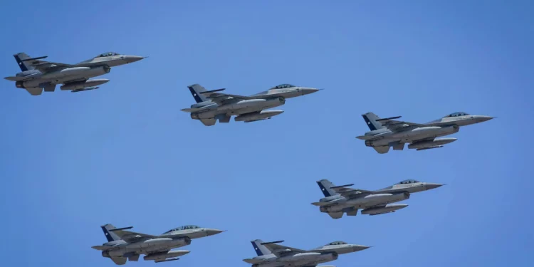 Pilotos rusos esperan los F-16 a Ucrania: Los derribaremos