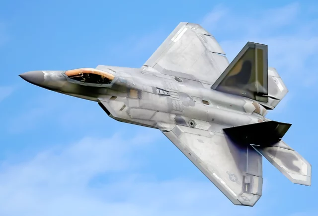 El F-22 Raptor sigue operativo y no emerge rival digno en el horizonte