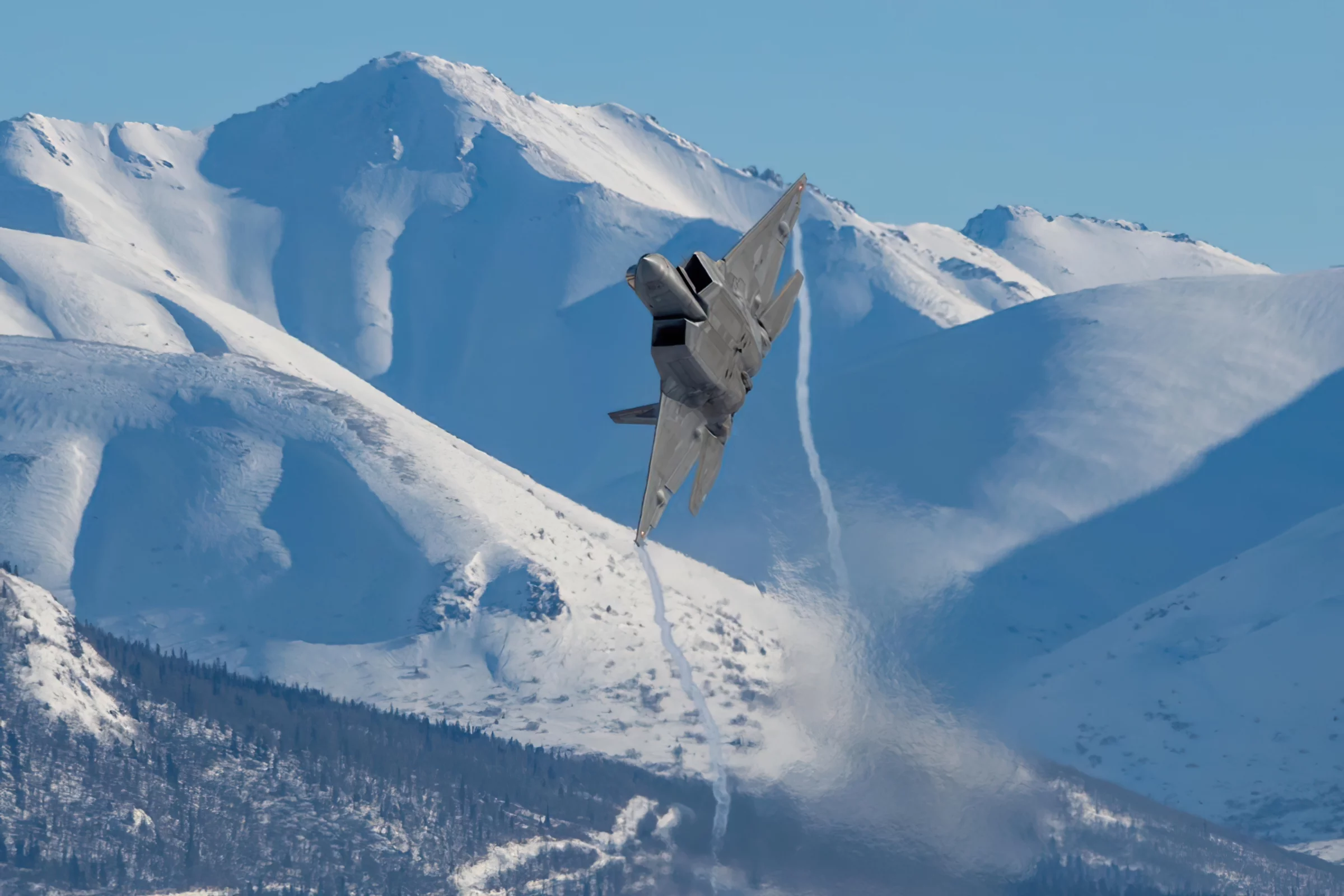 Despliegue masivo de F-22 Raptor en Alaska