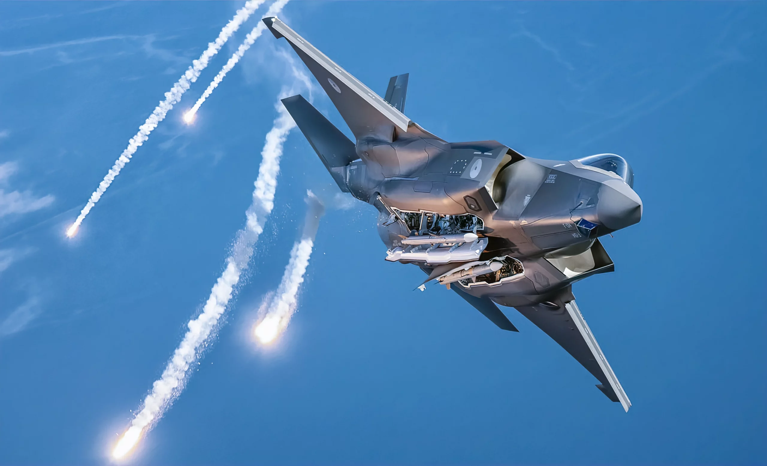 El F-35 mejora su potencia de ataque con el AGM-88 HARM