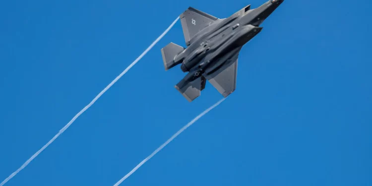 Los hutíes enloquecen: Israel ataca con el caza furtivo F-35I Adir