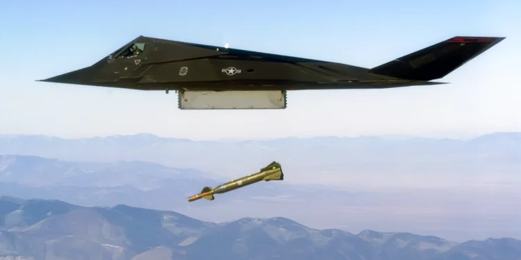 El retorno del F-117 Nighthawk: Una leyenda de la aviación militar