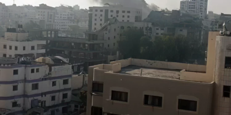 Residentes de la ciudad de Gaza reportan intensos combates