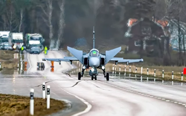 JAS-39 Gripen E: El caza que aterriza donde otros no despegan