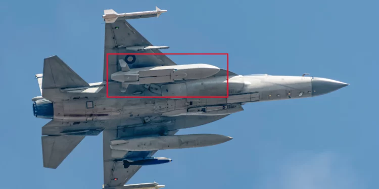 Pakistán arma sus cazas JF-17 con misiles nucleares Ra'ad