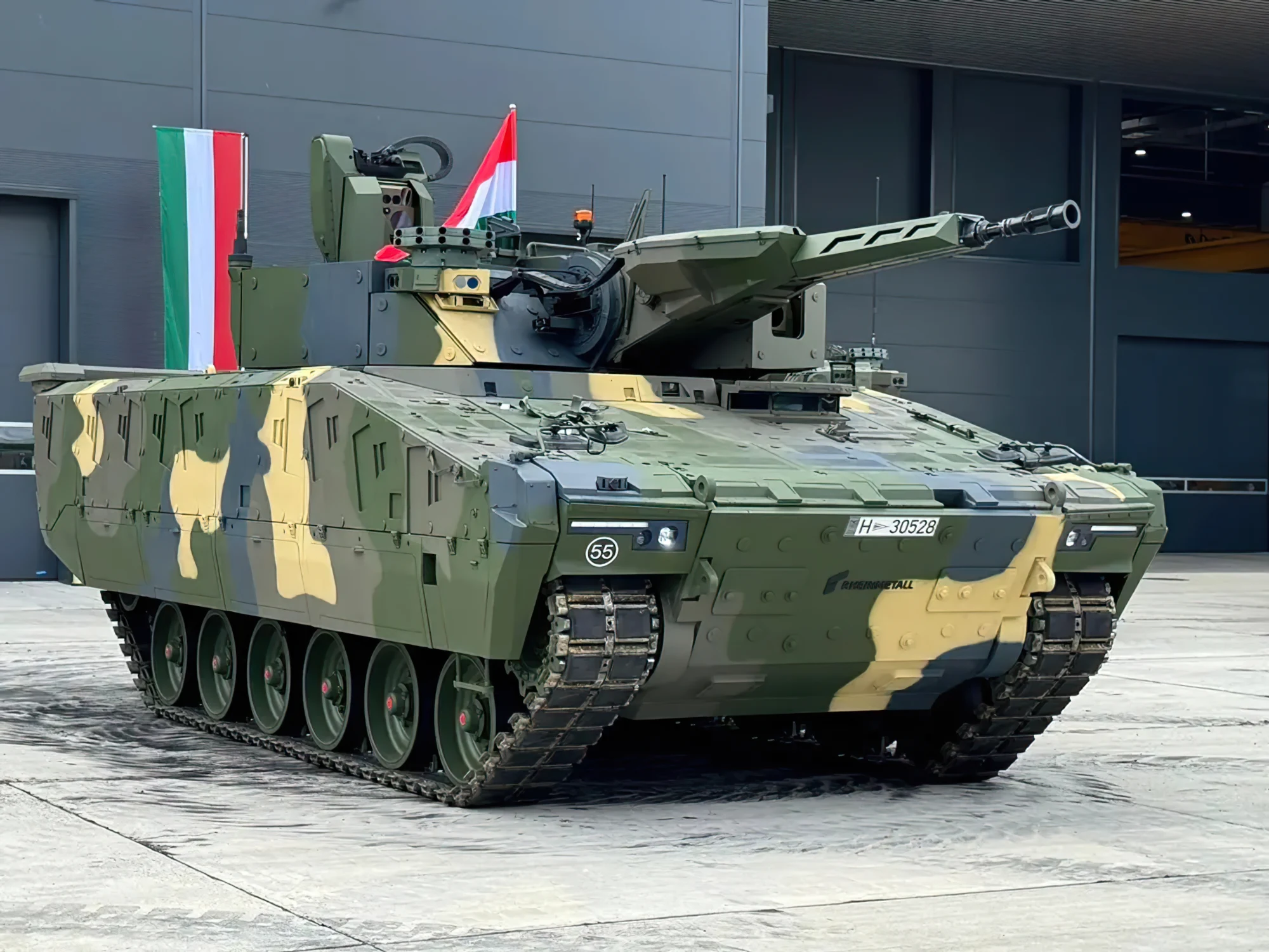 Hungría recibe el primer vehículo Lynx KF41 de fabricación nacional