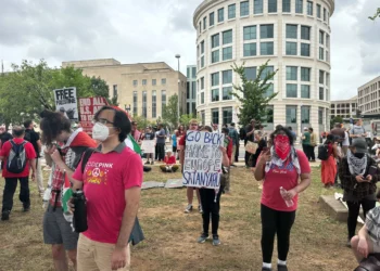 Manifestantes antiisraelíes protestan cerca del Capitolio antes del discurso de Netanyahu