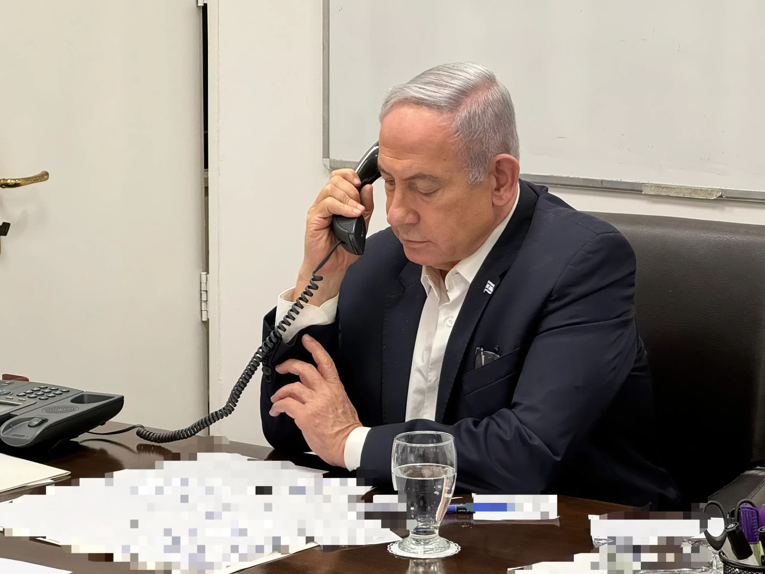 Netanyahu también mencionó durante la llamada su decisión de enviar un equipo negociador para participar en discusiones indirectas con Hamás.