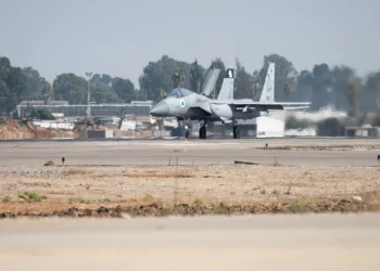 Un caza F-15 es visto en una base aérea de la IAF antes de un ataque israelí en Yemen, el 20 de julio de 2024. (Fuerzas de Defensa de Israel)
