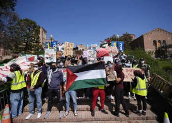 Ordenan a UCLA proteger a estudiantes judíos tras protestas propalestinas
