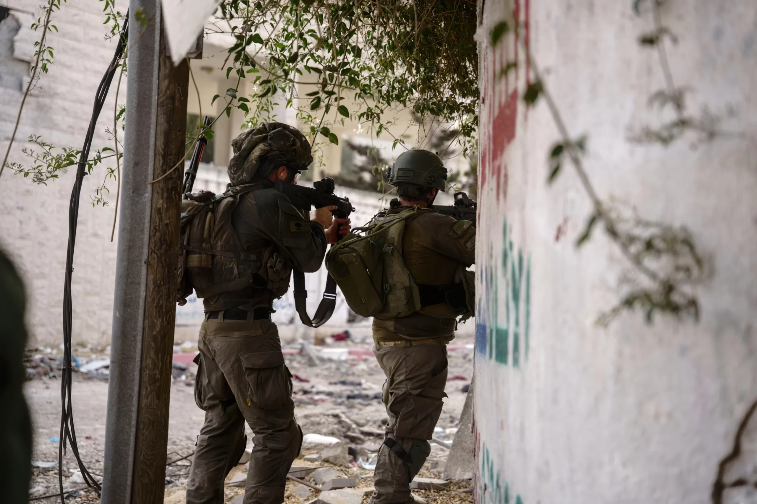 Tropas israelíes eliminan a numerosos terroristas armados en Rafah