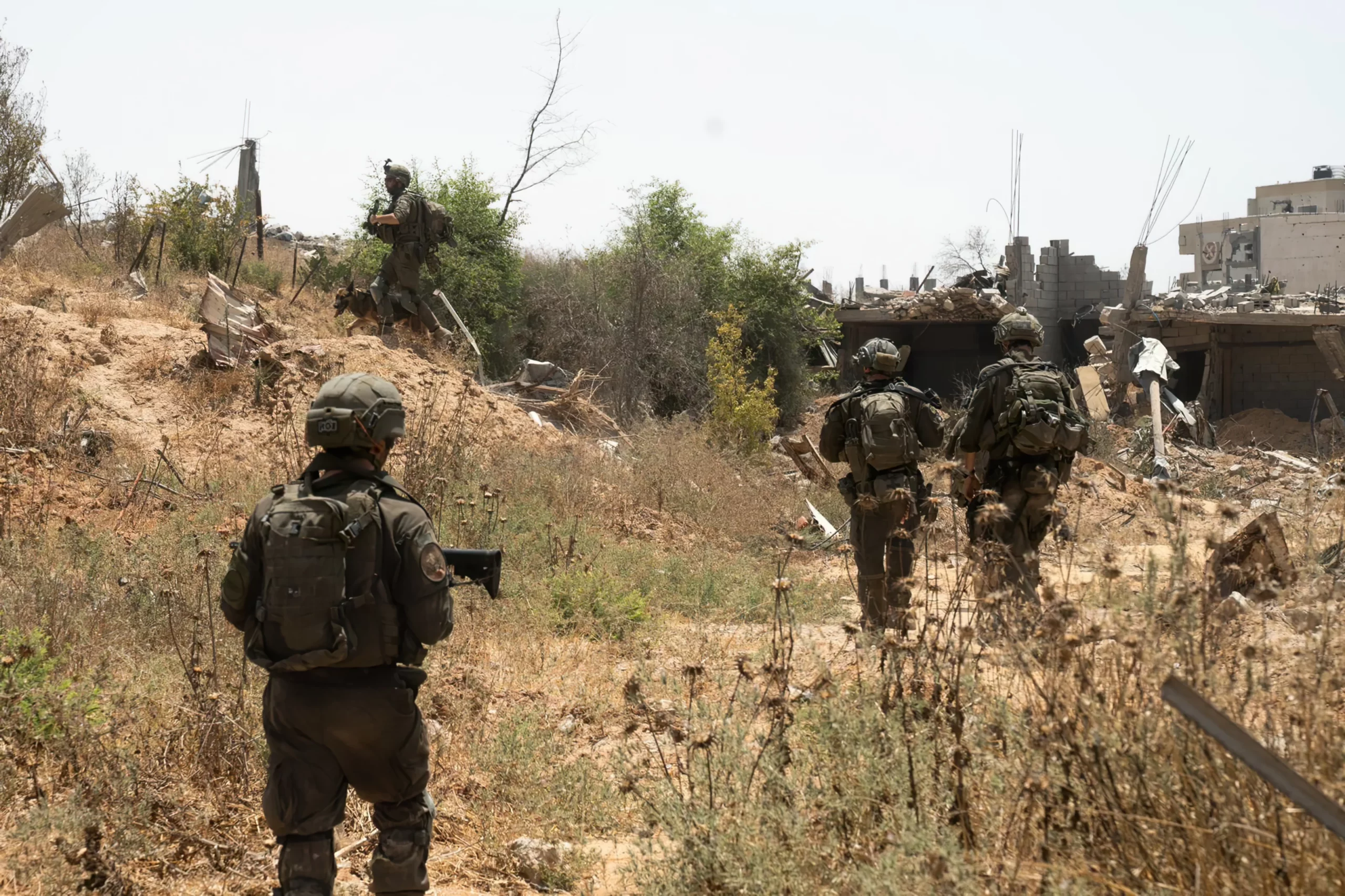 Tropas israelíes eliminan a numerosos terroristas armados en Rafah