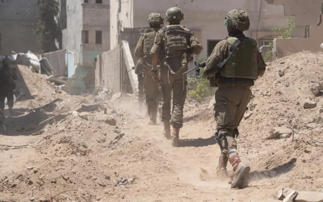 Las FDI confirman ataque aéreo contra sala de mando de Hamás en antigua escuela en Gaza