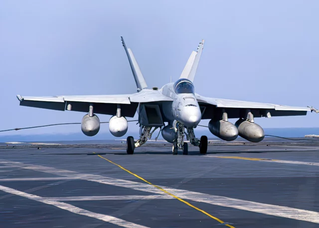 El Super Hornet domina los portaaviones con adaptaciones únicas