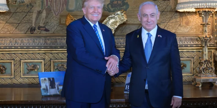 Trump acusa a demócratas de odiar a Israel y critica a Kamala Harris