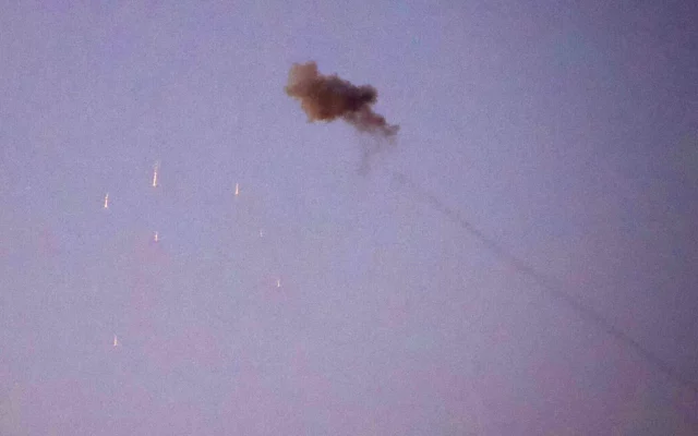 Cohetes desde Gaza alcanzan Ashkelon por primera vez en un mes