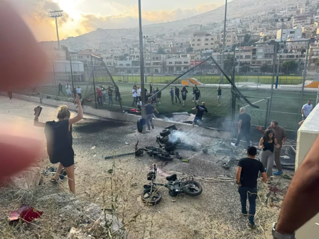 Cuatro niños permanecen en cuidados intensivos tras ataque con cohetes en Majdal Shams