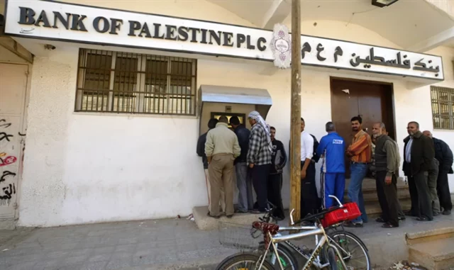 EE. UU. pide a Israel extender cooperación con bancos palestinos un año más
