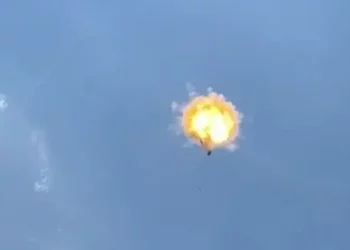 Un avión no tripulado de Hezbolá es derribado por las defensas aéreas sobre el norte de Israel, el 23 de junio de 2024. (Fuerzas de Defensa de Israel)