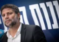 El ministro de Finanzas y líder del partido Sionismo Religioso, Bezalel Smotrich, habla en una reunión de la facción en la Knéset, el 1 de julio de 2024. (Yonatan Sindel/Flash90)