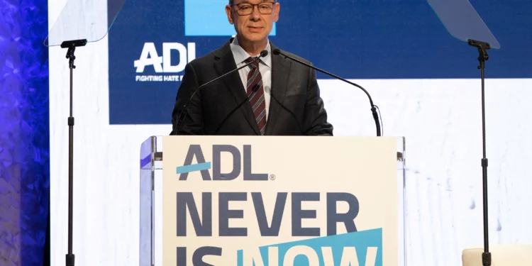 El director ejecutivo de Pfizer, Albert Bourla, habla durante la cumbre “Never is Now” de la Liga Antidifamación en el Centro de Convenciones Jacob Javits en Manhattan, en la ciudad de Nueva York, Nueva York, EE. UU., el 10 de noviembre de 2022.
(Crédito de la foto: Reuters/JEENAH MOON)