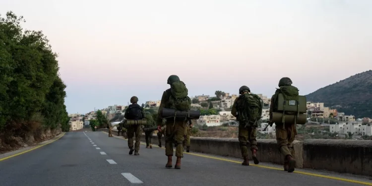 Los reservistas de la Brigada Alon realizan un ejercicio en el norte de Israel, en una foto publicada el 24 de julio de 2024. (Fuerzas de Defensa de Israel)