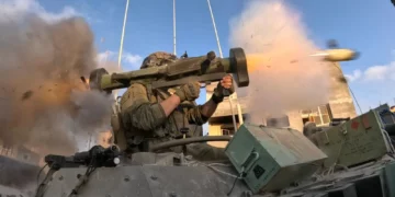 Un soldado de las FDI opera en la Franja de Gaza en una foto publicada el 31 de julio de 2024 (Fuerzas de Defensa de Israel)