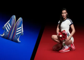 Una nueva campaña de Adidas presenta a la supermodelo Bella Hadid luciendo una reedición de las zapatillas de los Juegos Olímpicos de Múnich de 1972. (Fotos cortesía de Adidas. Diseño de Jackie Hajdenberg vía JTA)