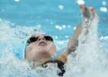 Anastasia Gorbenko, de Israel, compite durante una serie en los 400 metros combinados femeninos en los Juegos Olímpicos de Verano de 2024, el 29 de julio de 2024, en Nanterre, Francia. (AP/Matthias Schrader)