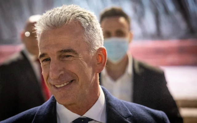 Barnea regresa a Israel tras conversaciones en Qatar sobre alto el fuego