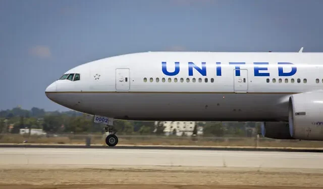 Vista de un vuelo de United Airlines en el aeropuerto Ben Gurion el 3 de agosto de 2013. (Moshe Shai/Flash90)