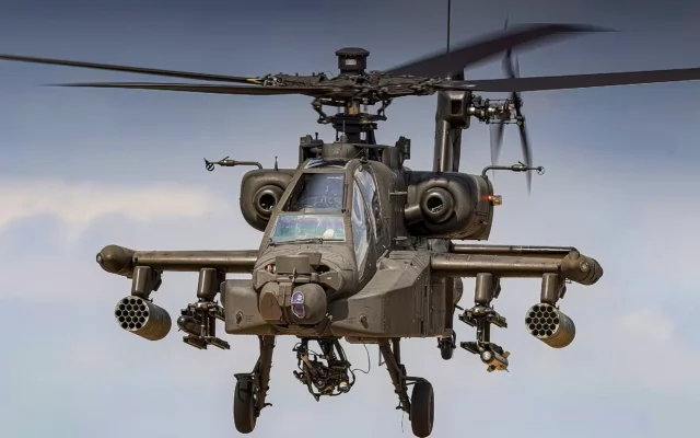¿Cuántos AH-64 Apache entregó Boeing en cinco años?