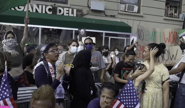 Manifestantes anti-Israel interrumpen mitin de campaña de Kamala Harris