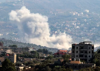 Extensos ataques de Israel contra Hezbolá en 10 zonas del Líbano
