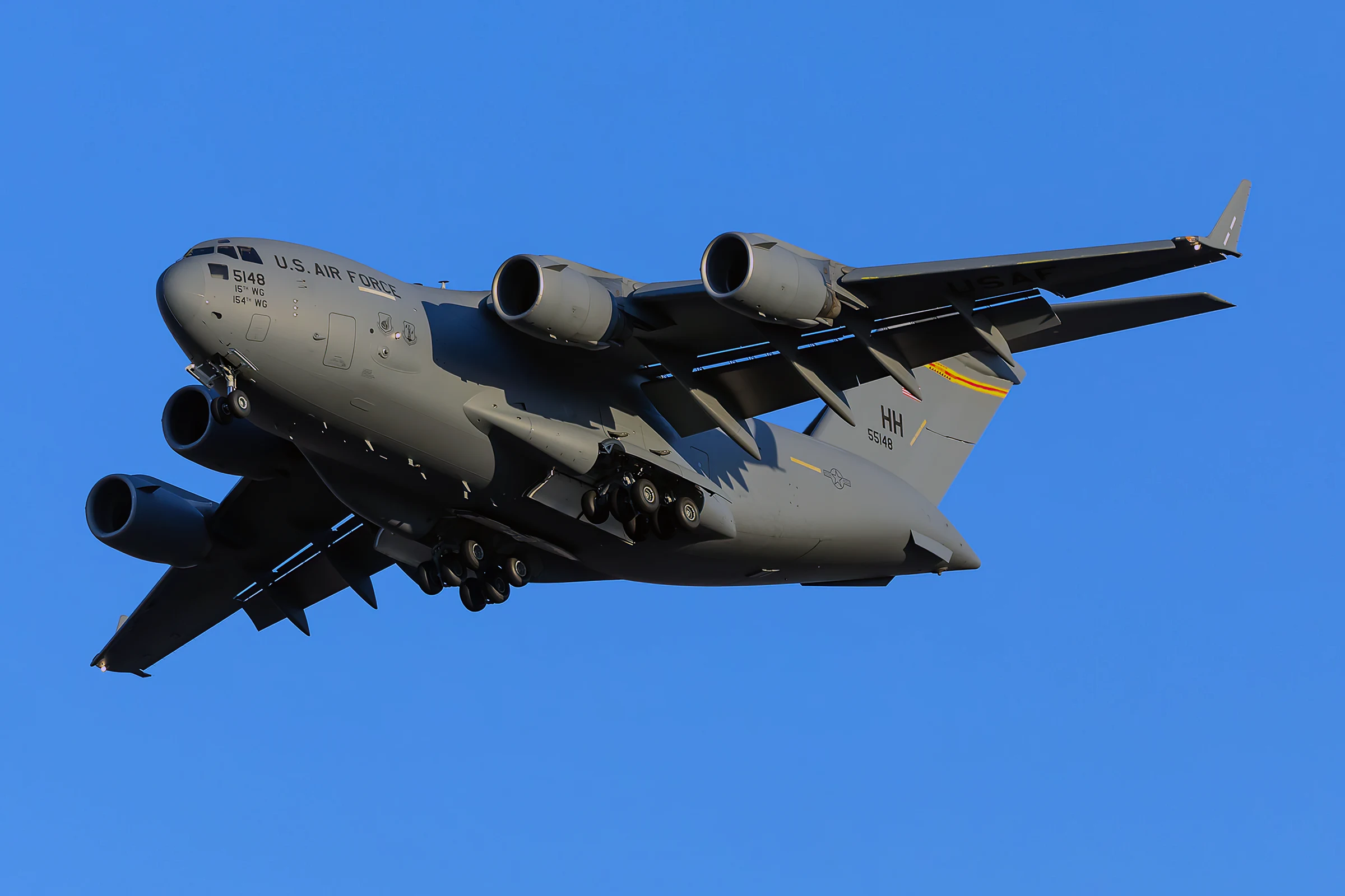 C-17A de la RAAF atravesó el Pacífico con un submarino a bordo