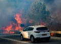 Un incendio forestal provocado por cohetes lanzados desde el Líbano, cerca de Meron, en el norte de Israel, el 23 de agosto de 2024. (David Cohen/Flash90)