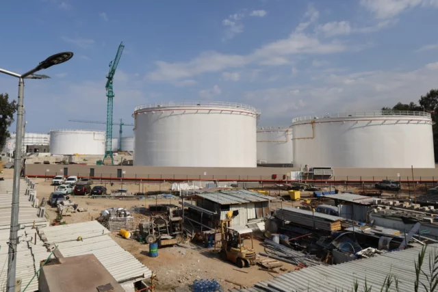 Argelia envía 30,000 toneladas de combustible al Líbano