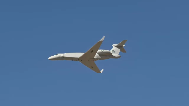 EA-37B vs. EA-18G Growler: comparación de guerra electrónica