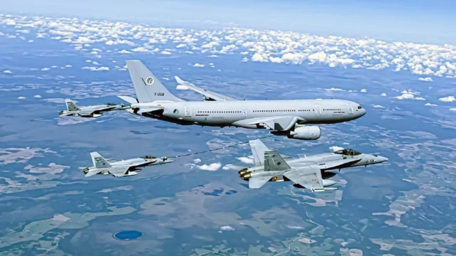F-18 y Eurofighter en maniobras de la OTAN frente a cazas rusos
